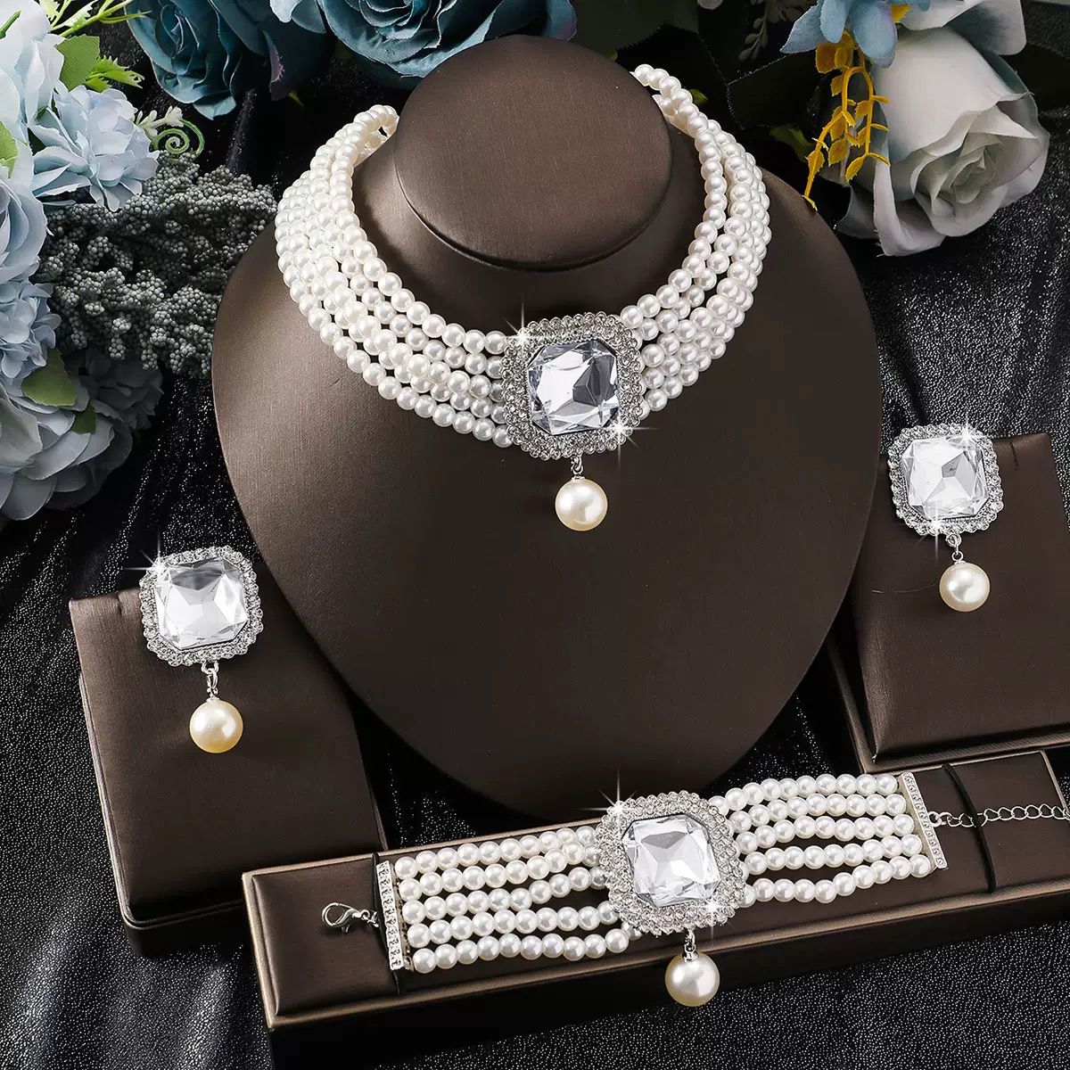 Luxury Pearl Set ( Necklace , Braclet , Earring All In One ) Viral Product