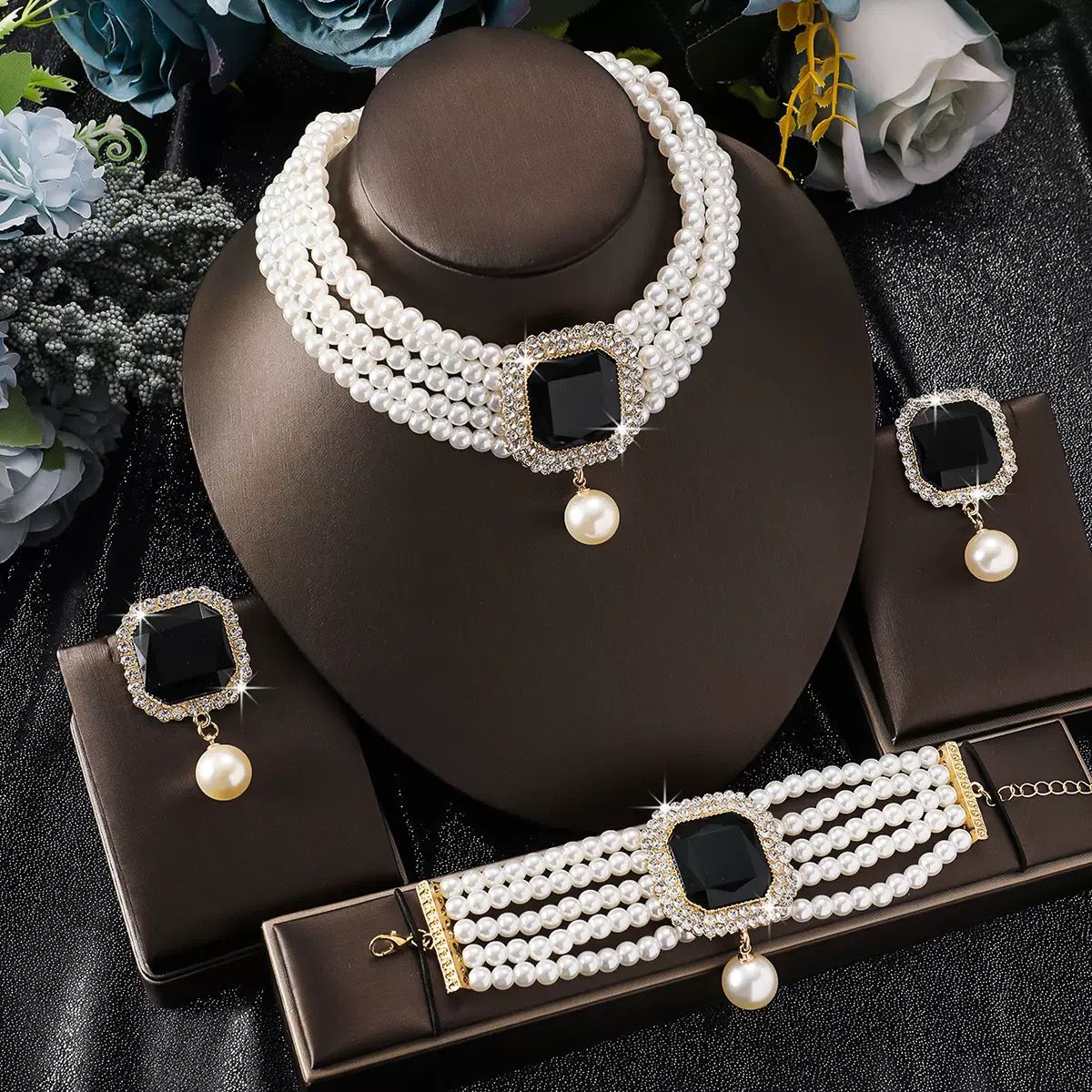 Luxury Pearl Set ( Necklace , Braclet , Earring All In One ) Viral Product