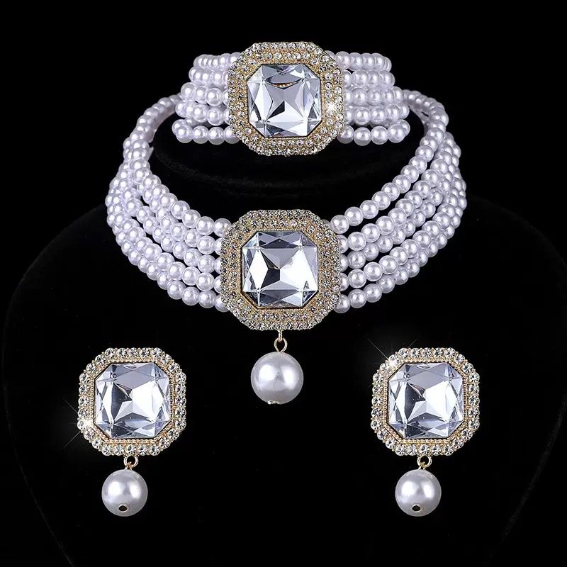Luxury Pearl Set ( Necklace , Braclet , Earring All In One ) Viral Product