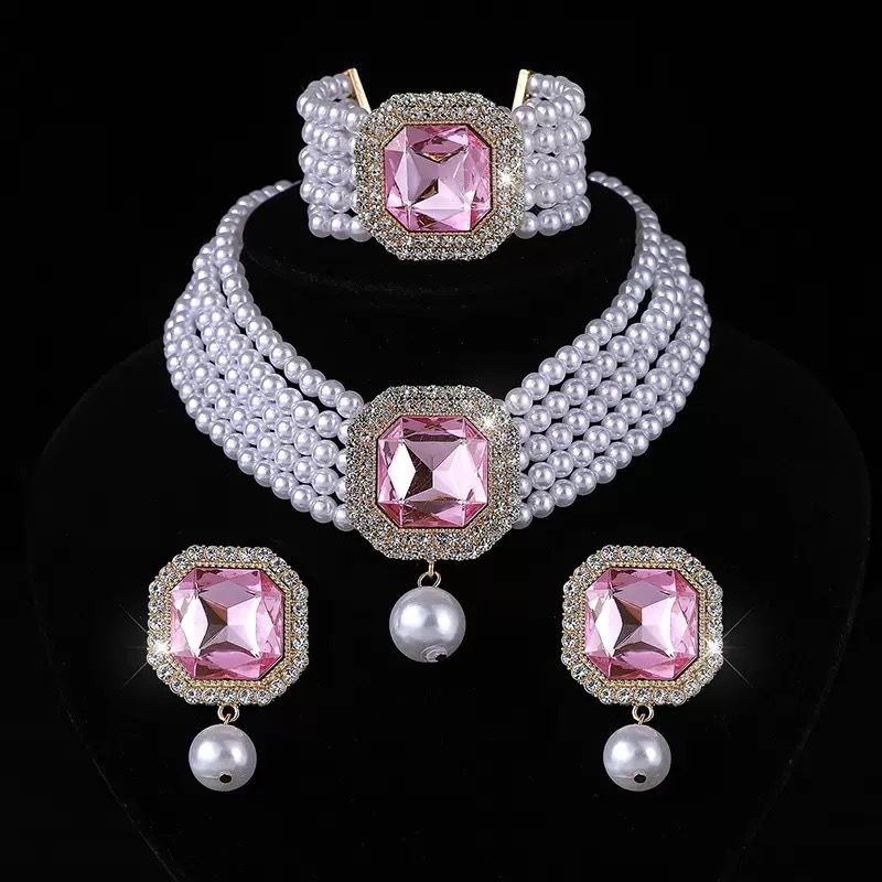 Luxury Pearl Set ( Necklace , Braclet , Earring All In One ) Viral Product